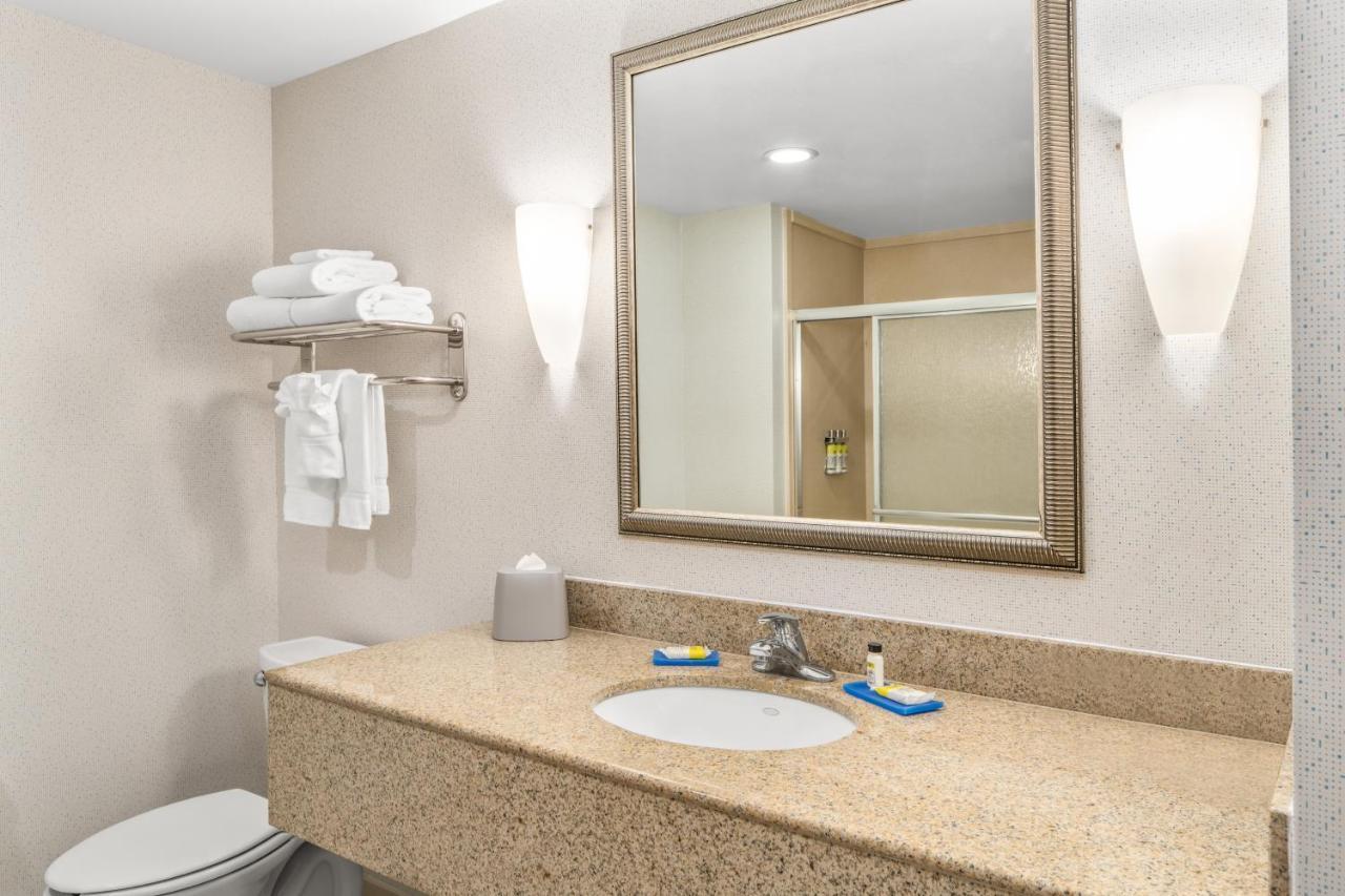 Holiday Inn Express & Suites Wilmington-Newark By Ihg Extérieur photo
