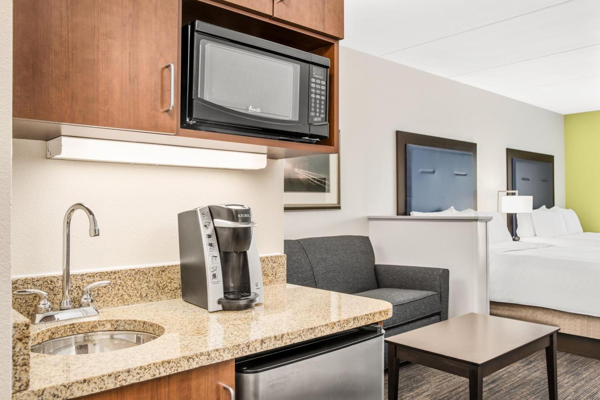 Holiday Inn Express & Suites Wilmington-Newark By Ihg Extérieur photo